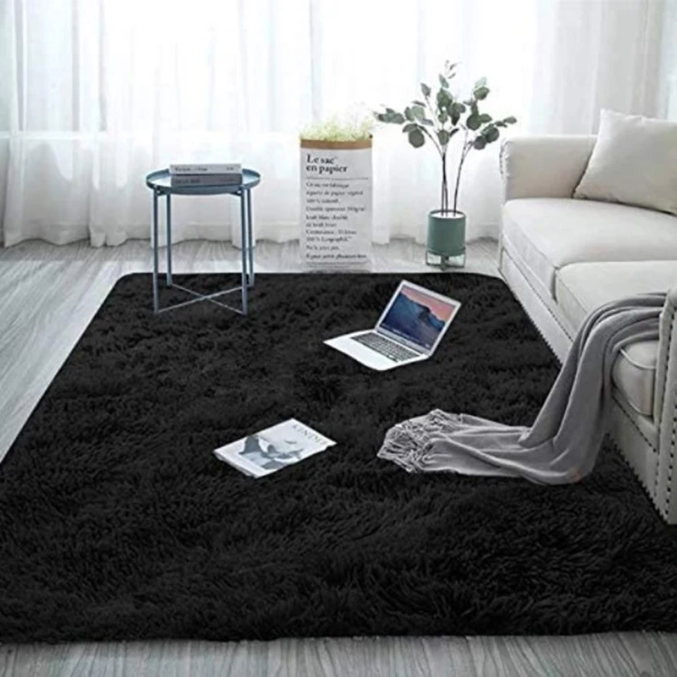 Dywan do salonu czarny shaggy 140x200 cm